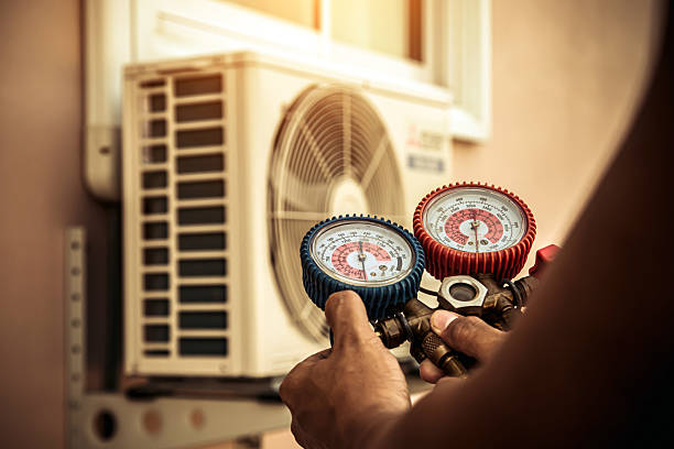 Professional Ac Installation technician working in Montezuma, IA